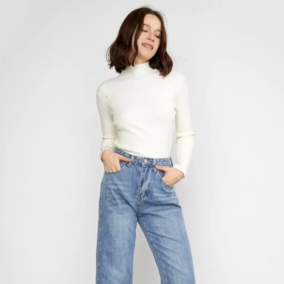 J.ing Rozlyn White Essential Sweater - Picture 1 of 5